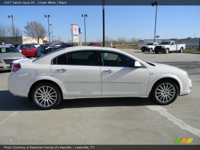 Cream White / Black 2007 Saturn Aura XR
