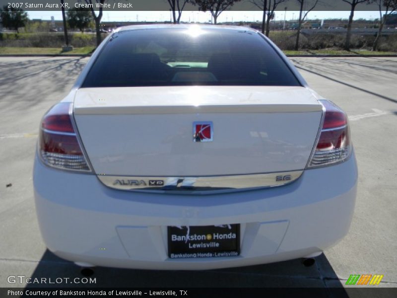 Cream White / Black 2007 Saturn Aura XR