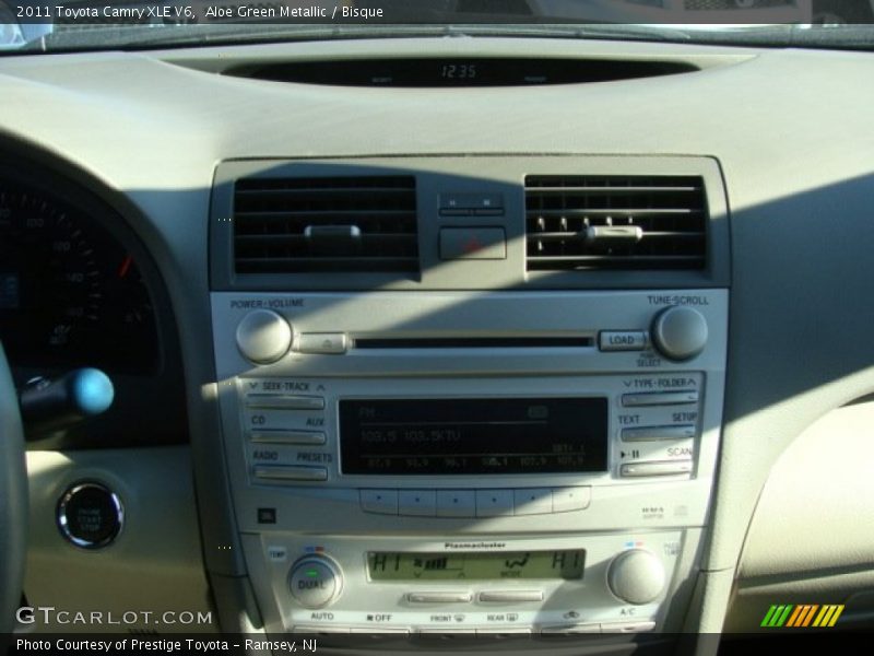 Aloe Green Metallic / Bisque 2011 Toyota Camry XLE V6