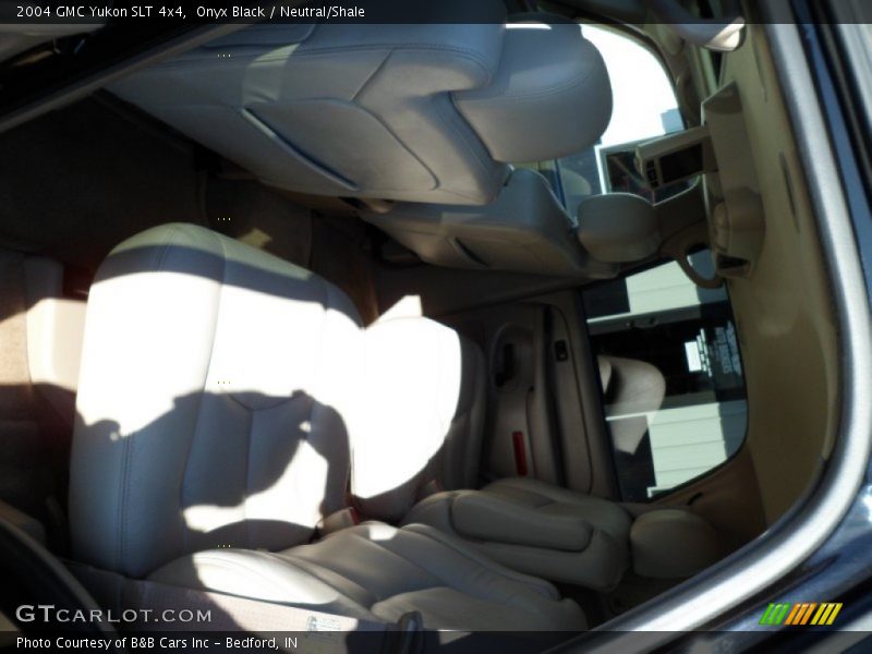 Onyx Black / Neutral/Shale 2004 GMC Yukon SLT 4x4