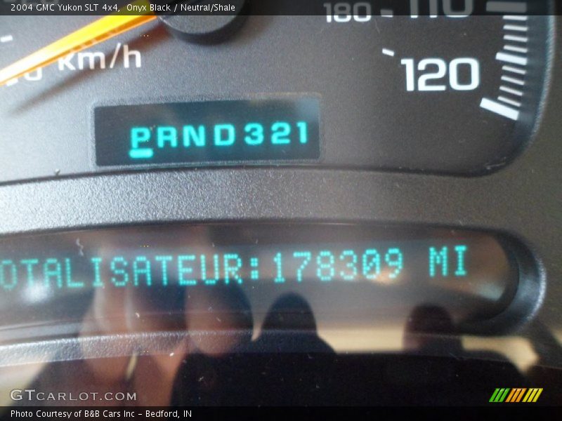 Onyx Black / Neutral/Shale 2004 GMC Yukon SLT 4x4