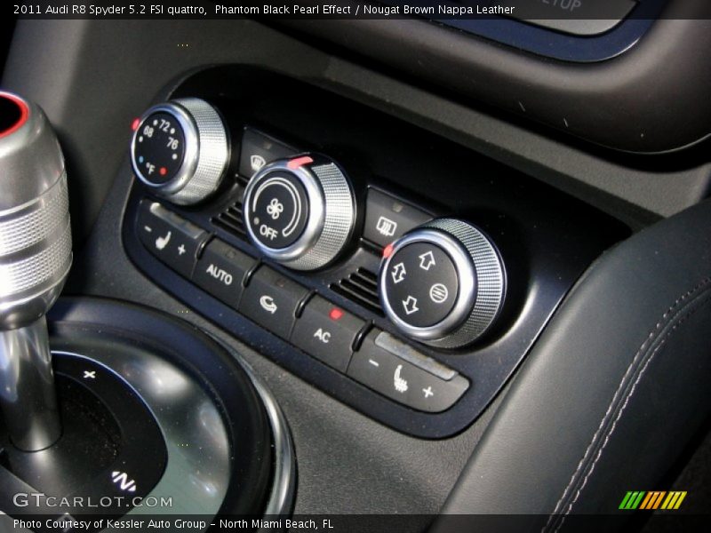 Controls of 2011 R8 Spyder 5.2 FSI quattro