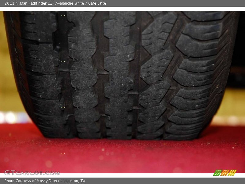 Avalanche White / Cafe Latte 2011 Nissan Pathfinder LE