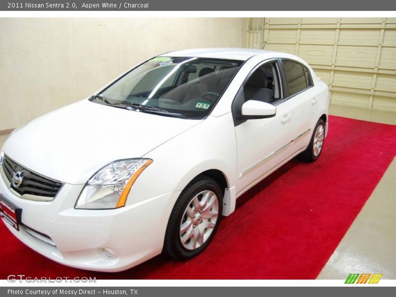 Aspen White / Charcoal 2011 Nissan Sentra 2.0