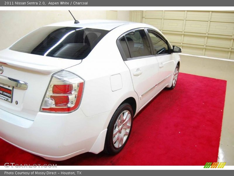 Aspen White / Charcoal 2011 Nissan Sentra 2.0