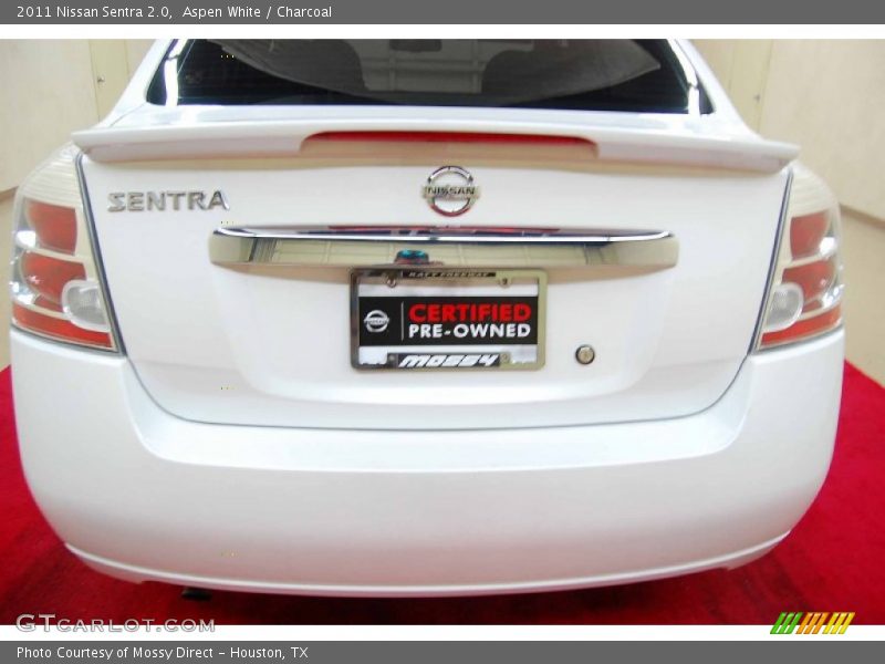 Aspen White / Charcoal 2011 Nissan Sentra 2.0