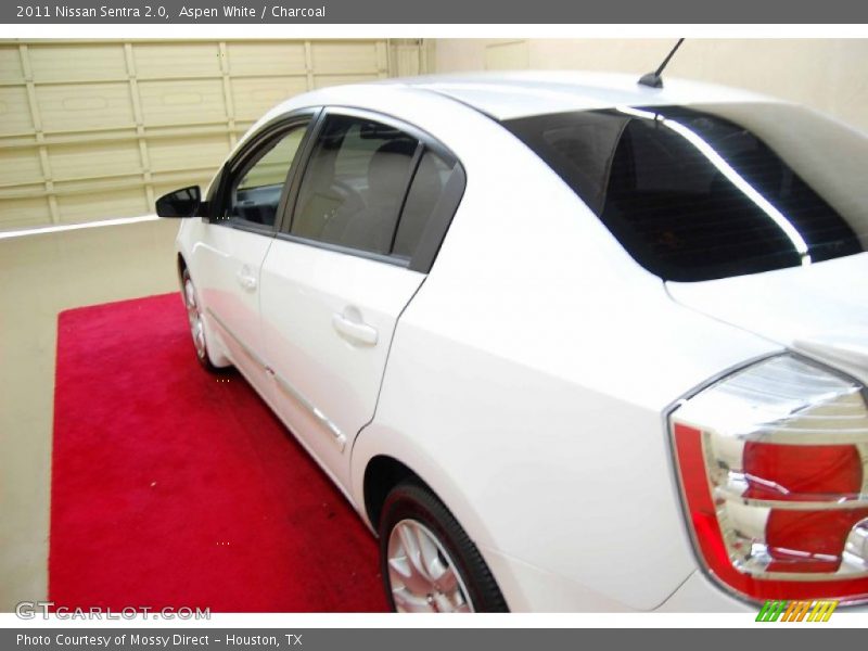Aspen White / Charcoal 2011 Nissan Sentra 2.0