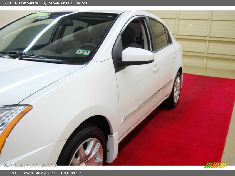 Aspen White / Charcoal 2011 Nissan Sentra 2.0