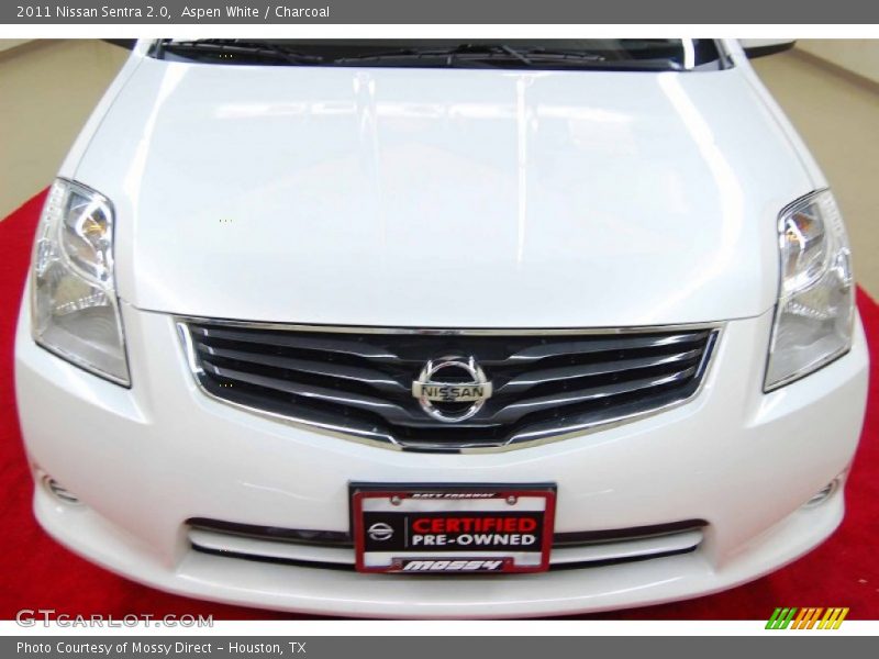 Aspen White / Charcoal 2011 Nissan Sentra 2.0