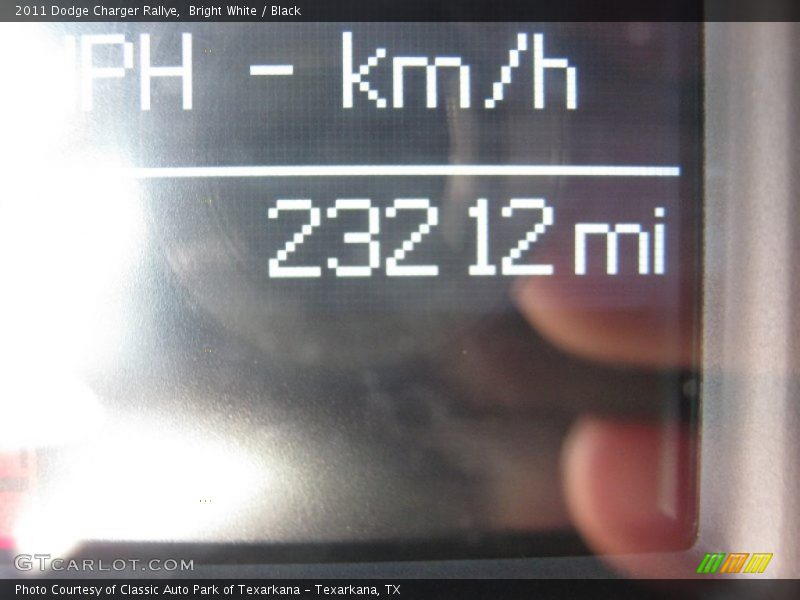 Bright White / Black 2011 Dodge Charger Rallye