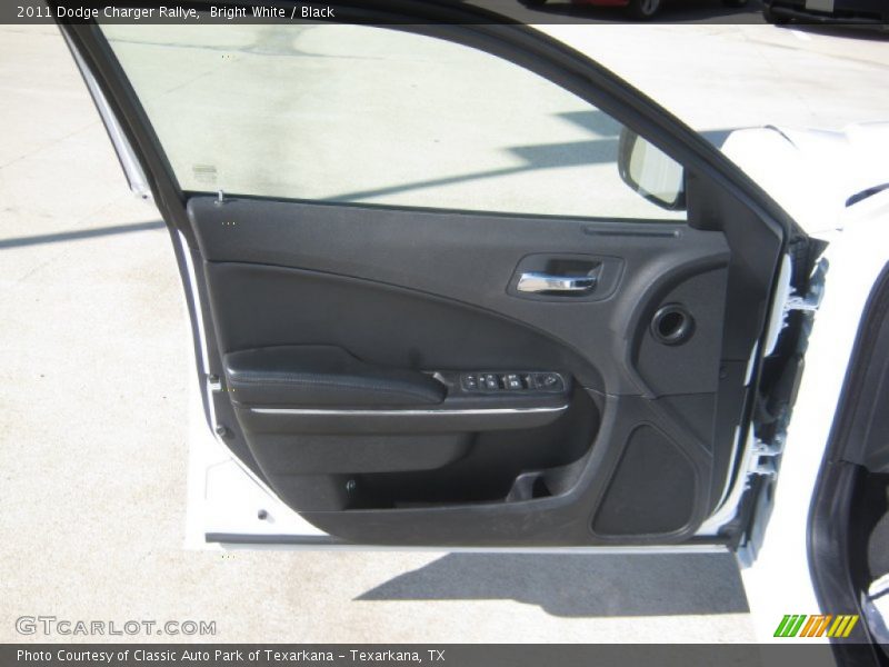 Bright White / Black 2011 Dodge Charger Rallye
