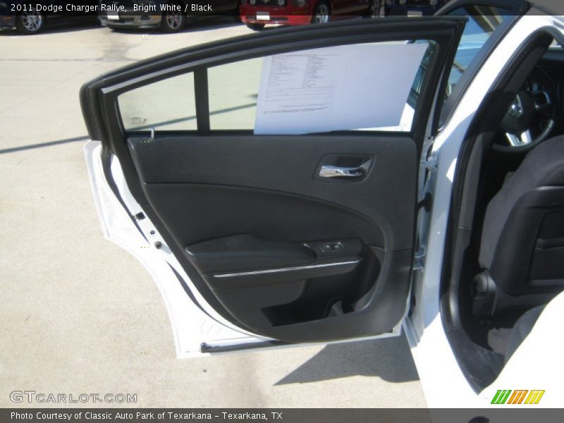 Bright White / Black 2011 Dodge Charger Rallye