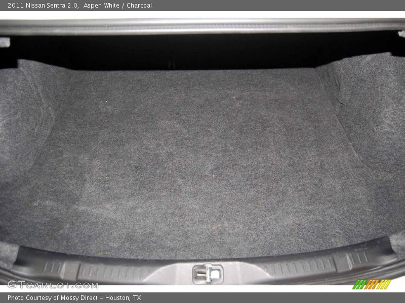 Aspen White / Charcoal 2011 Nissan Sentra 2.0