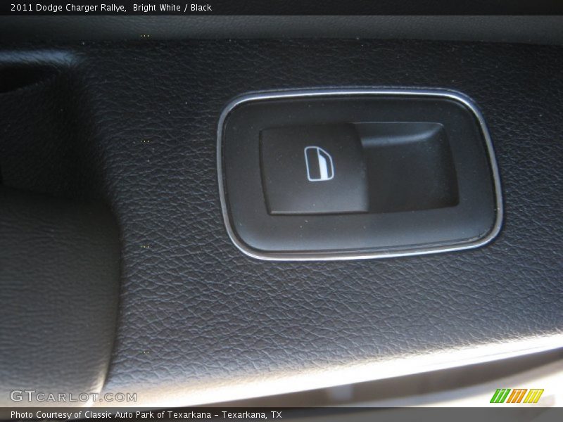 Bright White / Black 2011 Dodge Charger Rallye