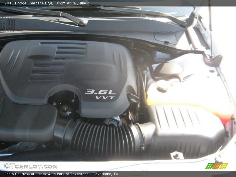 Bright White / Black 2011 Dodge Charger Rallye