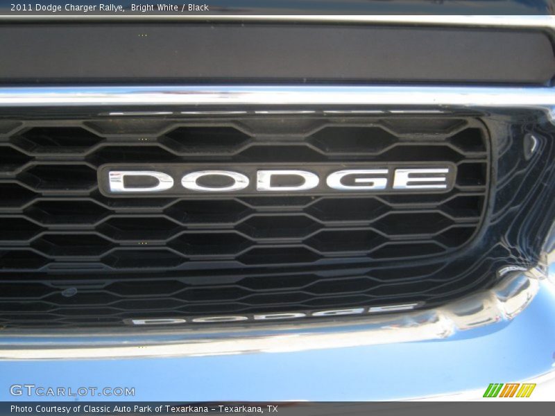 Bright White / Black 2011 Dodge Charger Rallye