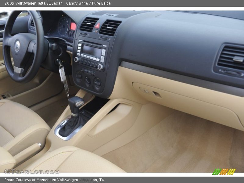 Candy White / Pure Beige 2009 Volkswagen Jetta SE Sedan