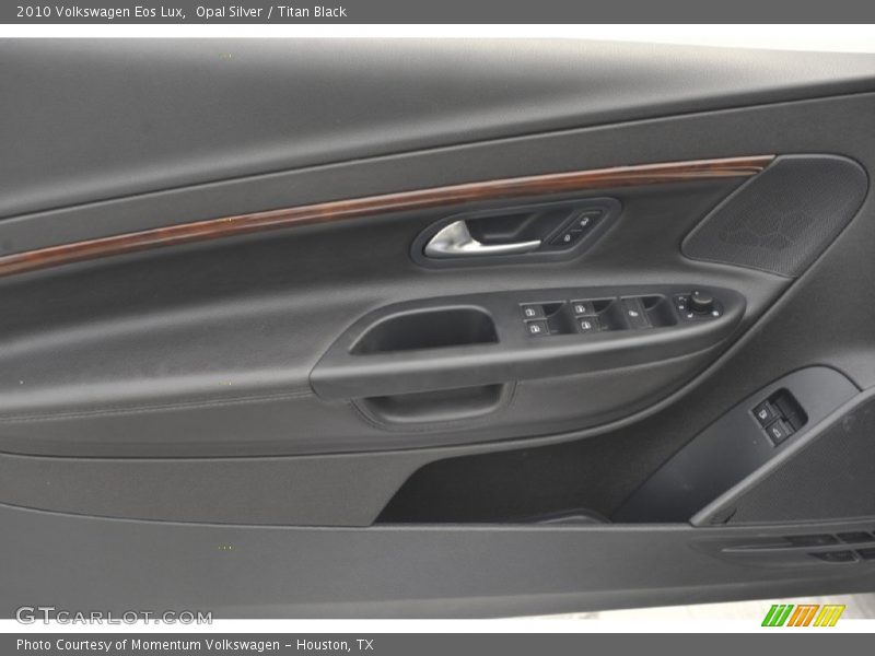 Opal Silver / Titan Black 2010 Volkswagen Eos Lux