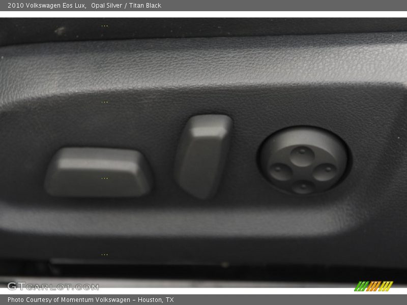 Opal Silver / Titan Black 2010 Volkswagen Eos Lux