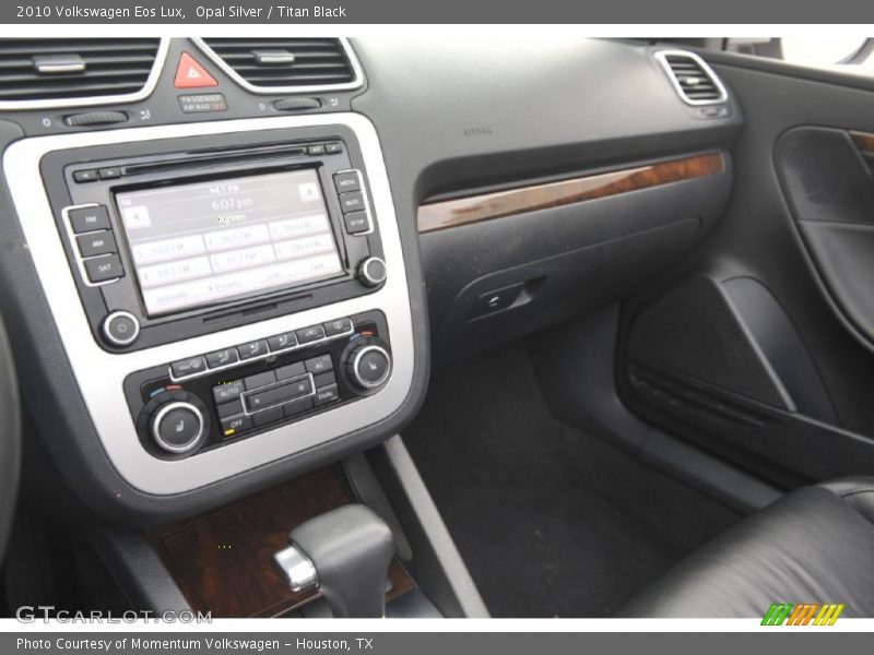 Opal Silver / Titan Black 2010 Volkswagen Eos Lux