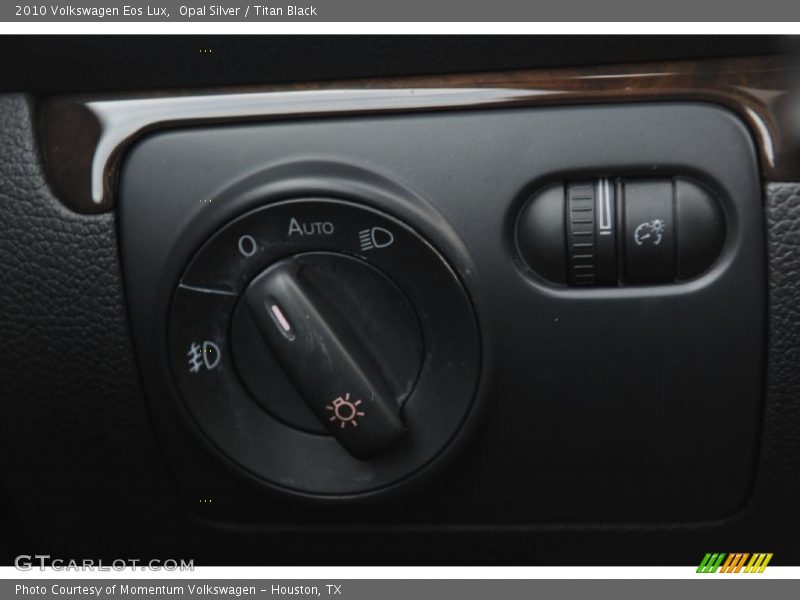 Opal Silver / Titan Black 2010 Volkswagen Eos Lux