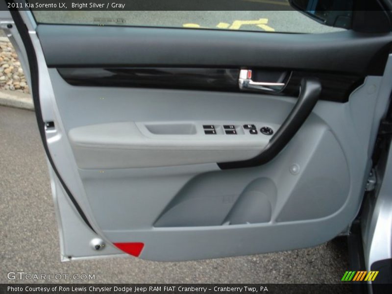 Bright Silver / Gray 2011 Kia Sorento LX