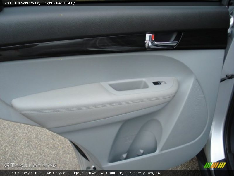 Bright Silver / Gray 2011 Kia Sorento LX