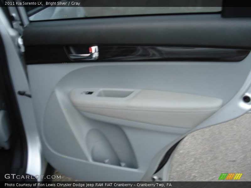 Bright Silver / Gray 2011 Kia Sorento LX