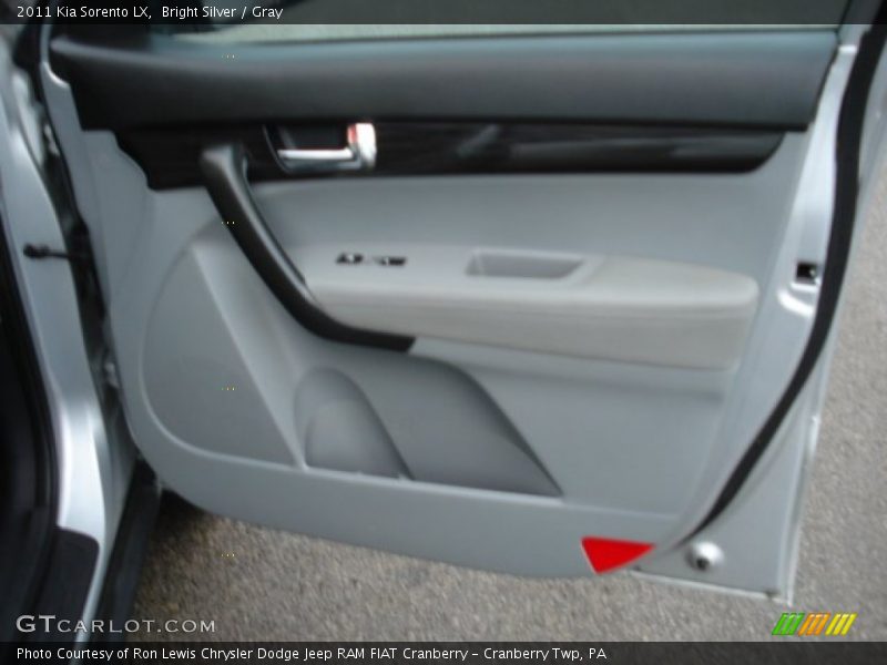 Bright Silver / Gray 2011 Kia Sorento LX