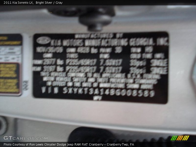 Bright Silver / Gray 2011 Kia Sorento LX