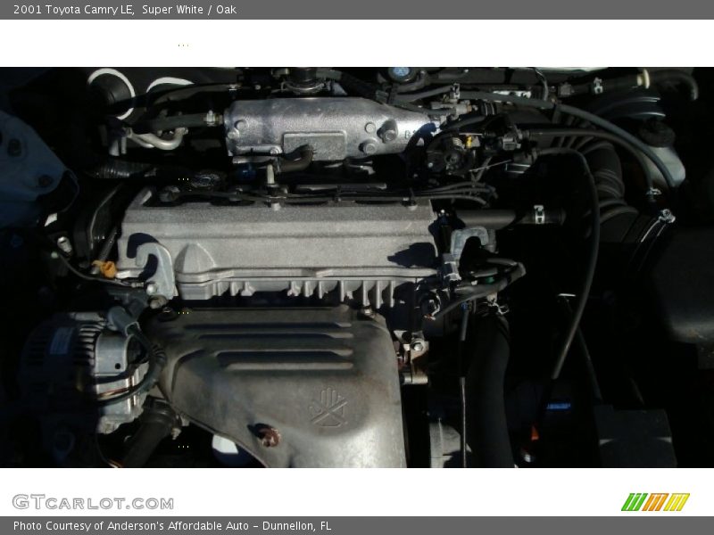 Super White / Oak 2001 Toyota Camry LE