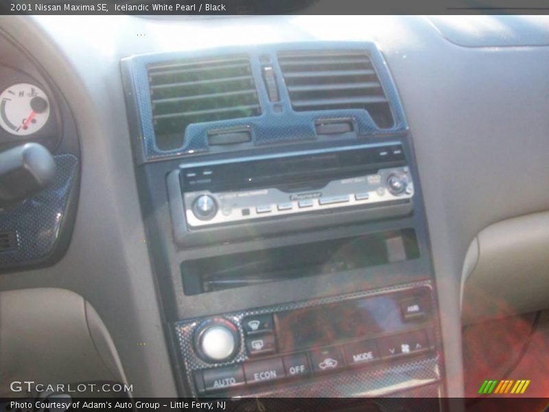 Icelandic White Pearl / Black 2001 Nissan Maxima SE