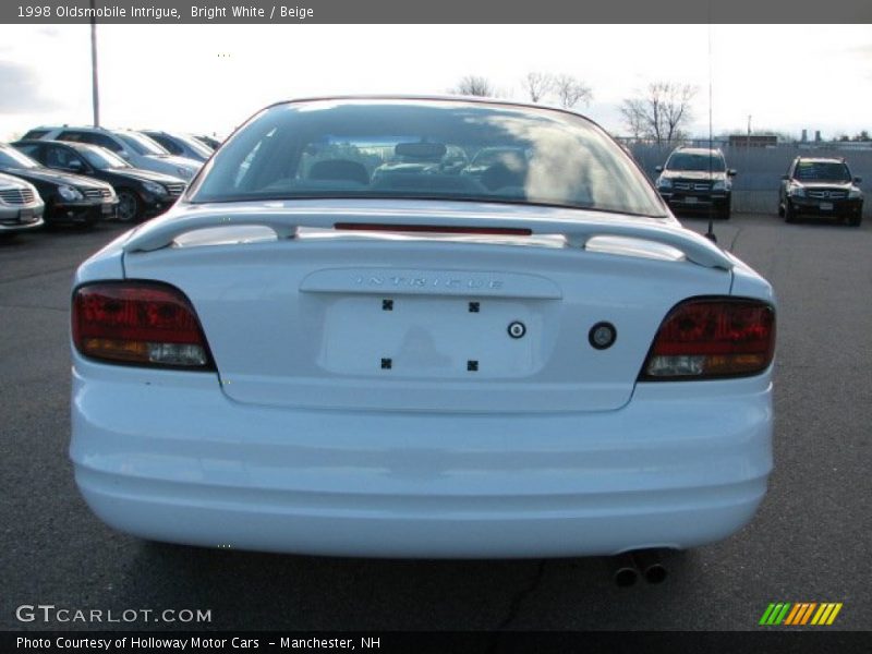 Bright White / Beige 1998 Oldsmobile Intrigue