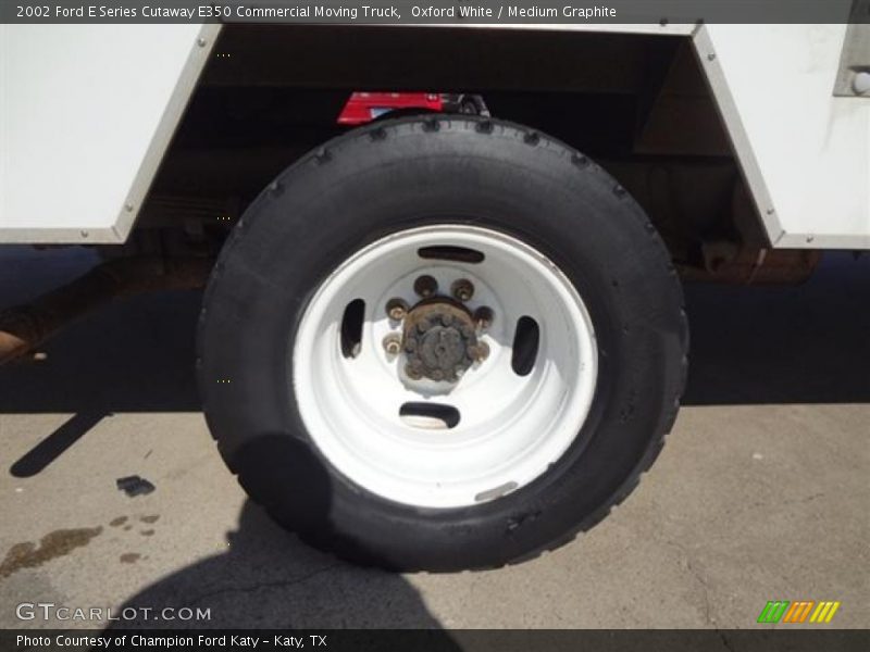 Oxford White / Medium Graphite 2002 Ford E Series Cutaway E350 Commercial Moving Truck