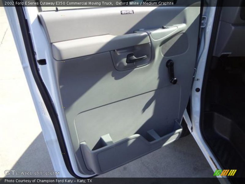 Oxford White / Medium Graphite 2002 Ford E Series Cutaway E350 Commercial Moving Truck