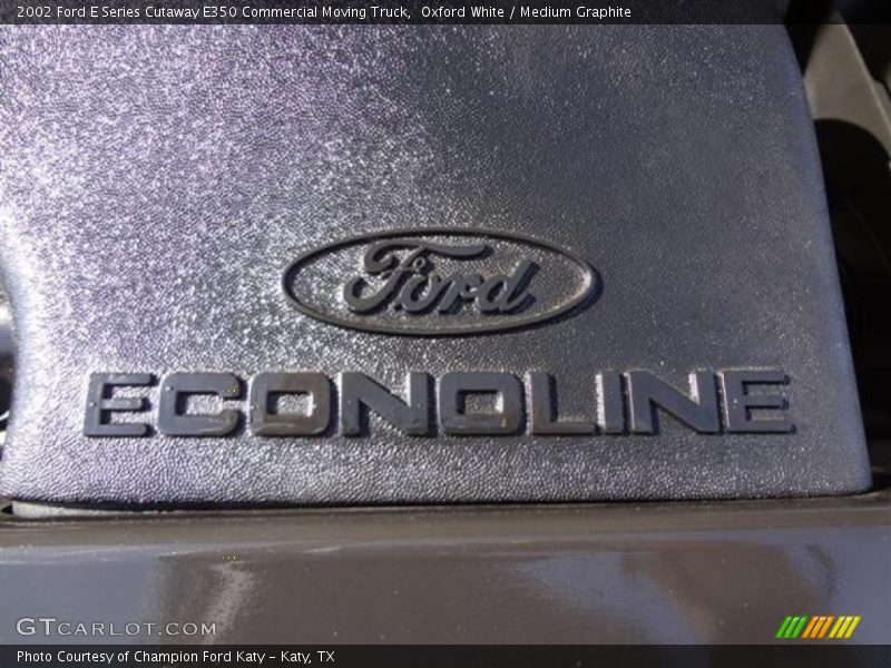 Oxford White / Medium Graphite 2002 Ford E Series Cutaway E350 Commercial Moving Truck