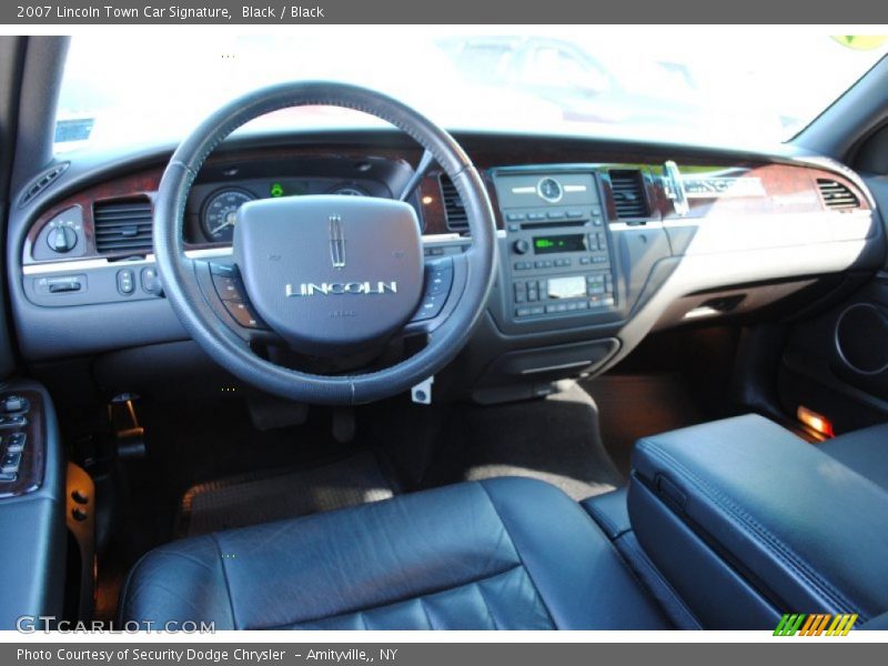 Dashboard of 2007 Town Car Signature