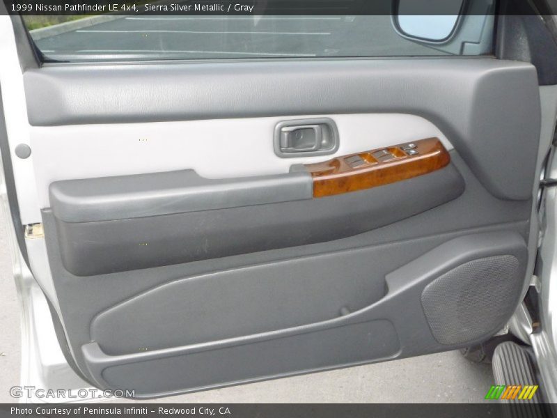 Sierra Silver Metallic / Gray 1999 Nissan Pathfinder LE 4x4