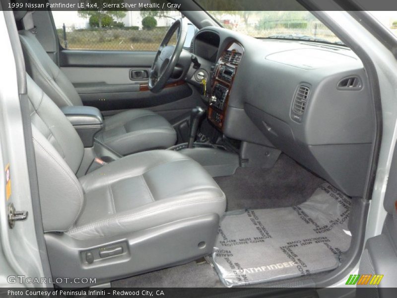 Sierra Silver Metallic / Gray 1999 Nissan Pathfinder LE 4x4
