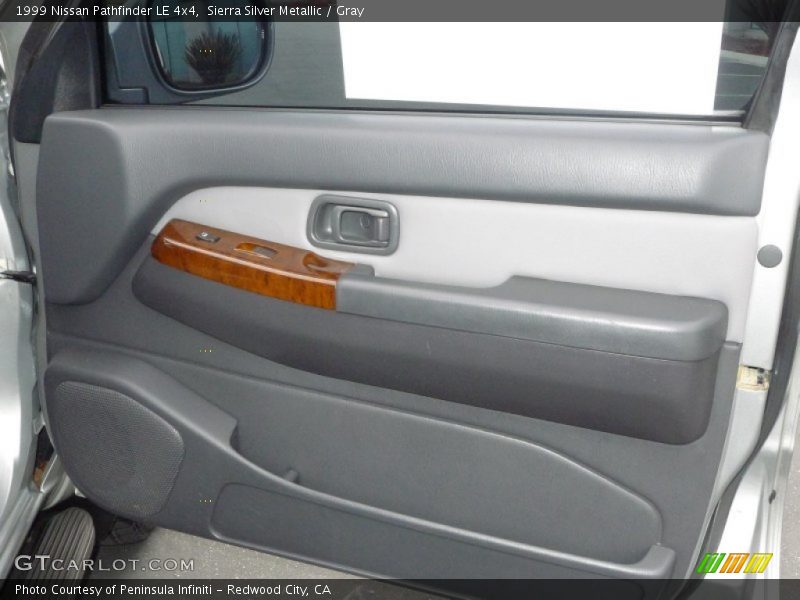 Sierra Silver Metallic / Gray 1999 Nissan Pathfinder LE 4x4