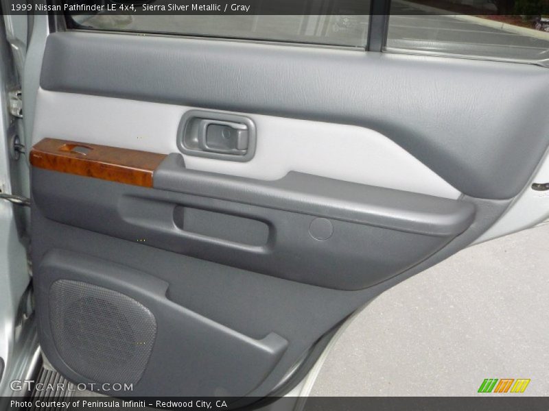 Sierra Silver Metallic / Gray 1999 Nissan Pathfinder LE 4x4