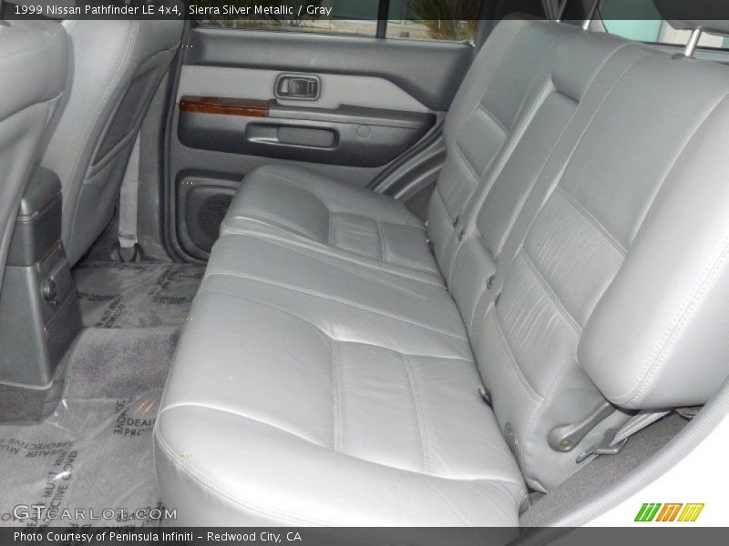 Sierra Silver Metallic / Gray 1999 Nissan Pathfinder LE 4x4