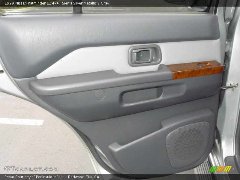 Sierra Silver Metallic / Gray 1999 Nissan Pathfinder LE 4x4