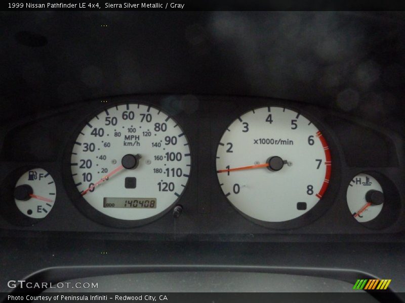 Sierra Silver Metallic / Gray 1999 Nissan Pathfinder LE 4x4