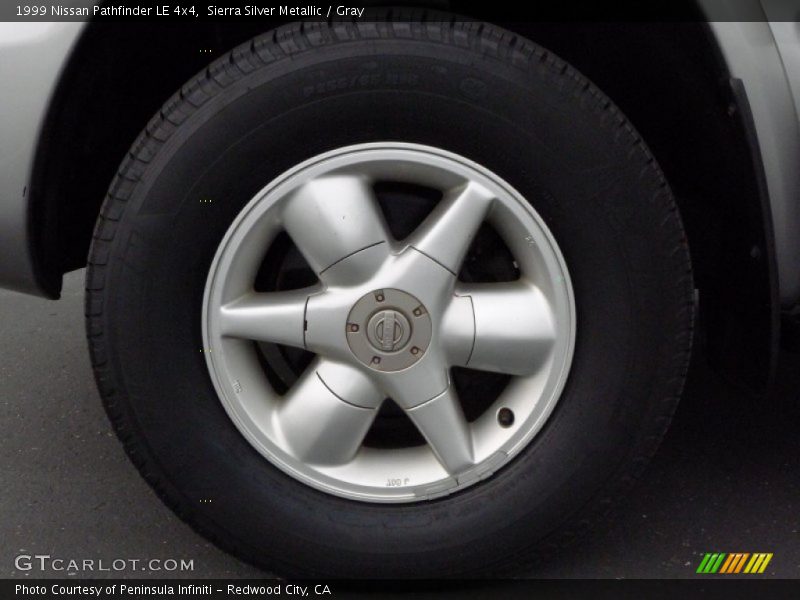 Sierra Silver Metallic / Gray 1999 Nissan Pathfinder LE 4x4
