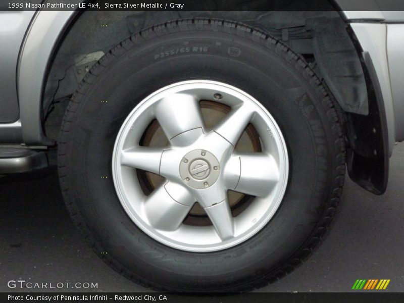 Sierra Silver Metallic / Gray 1999 Nissan Pathfinder LE 4x4