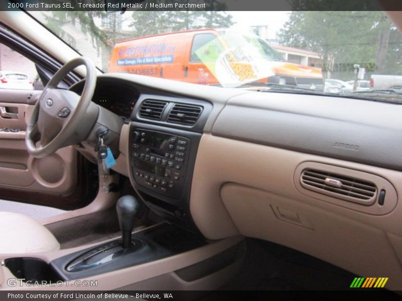 Toreador Red Metallic / Medium Parchment 2000 Ford Taurus SEL