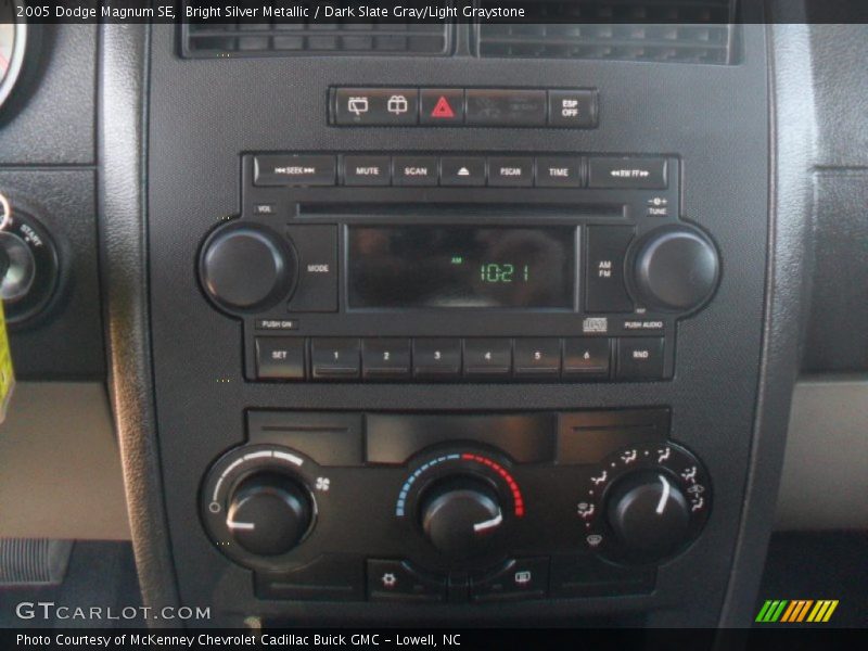 Bright Silver Metallic / Dark Slate Gray/Light Graystone 2005 Dodge Magnum SE