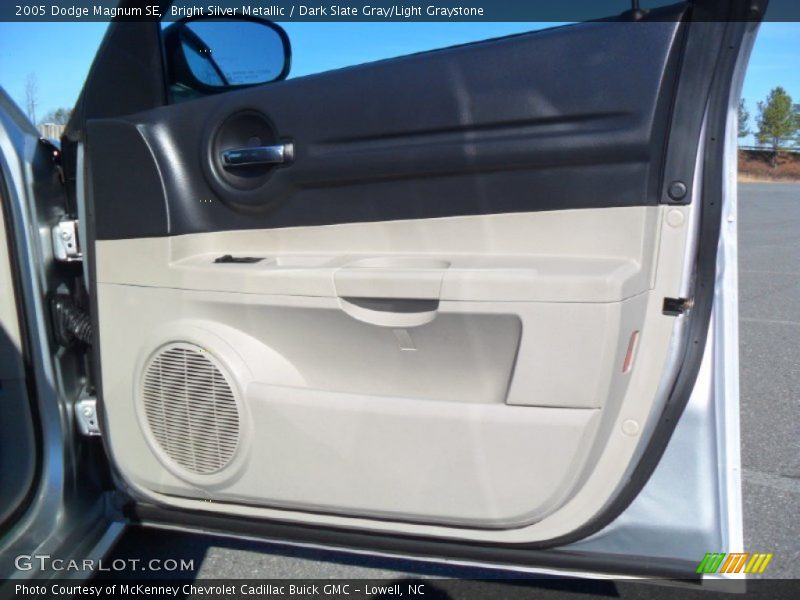 Bright Silver Metallic / Dark Slate Gray/Light Graystone 2005 Dodge Magnum SE
