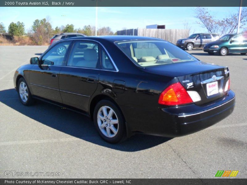 Black / Ivory 2000 Toyota Avalon XLS